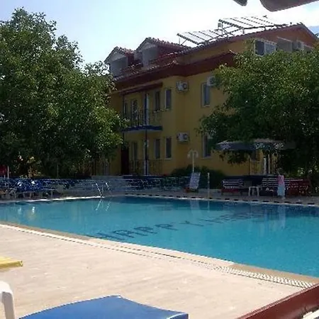 Happy Nur Ολουντενίζ